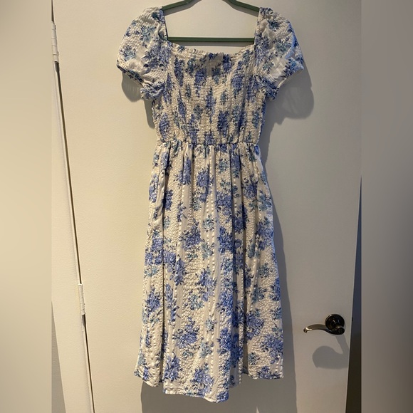 ❗️LAST CHANCE! DONATING SOON ‼️Floral Smocked Puffed Sleeve Midi Dress - Picture 7 of 7